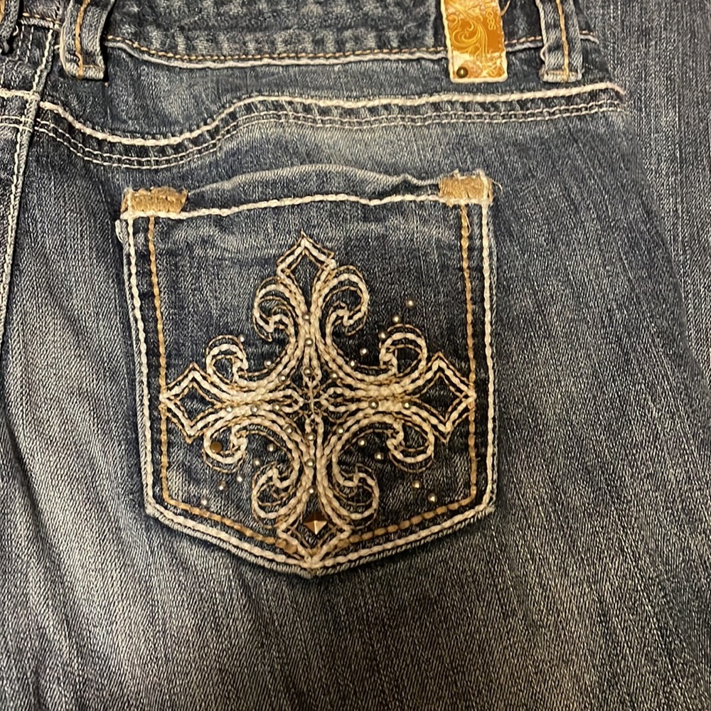 Great pair of Maurice’s flare jeans